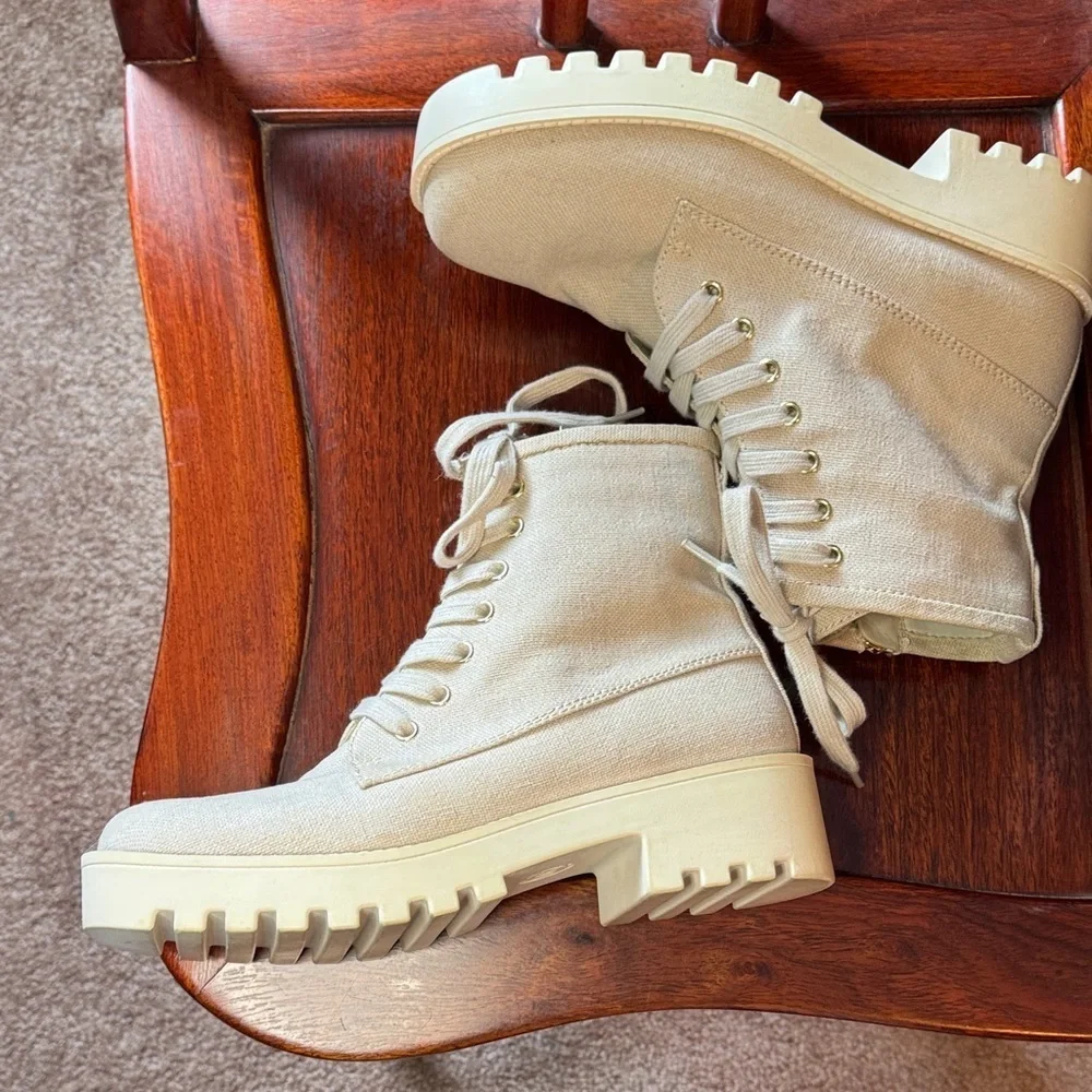 NWOT Michael Kors Tan Canvas Zipper/Lace Ankle Boots Combat Faux Suede Inside